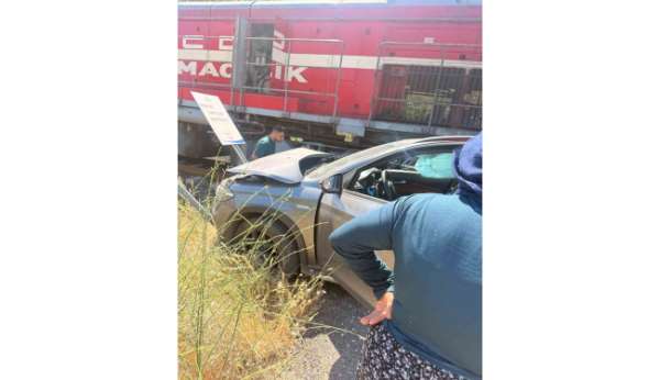 Manzarayı çekerken tren kazasını kaydetti
