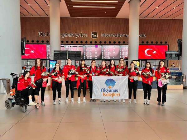 Okyanus Koleji Kız Voleybol Milli Takımı dünya ikincisi oldu