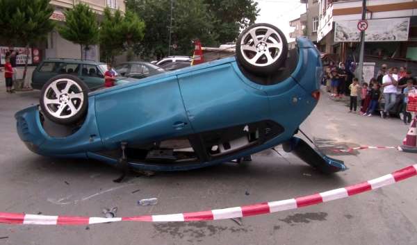 Küçükçekmece'de evlilik teklifi yapmaya giderken kaza yaptı