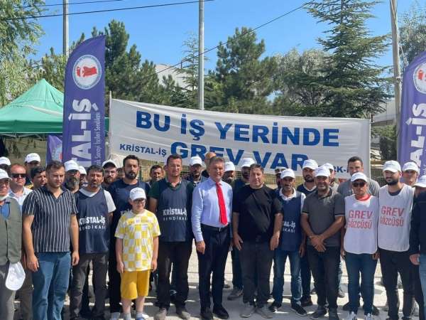 Mustafa Sarıgül 1 aydır grev yapan işçilere destek için Eskişehir'e geldi