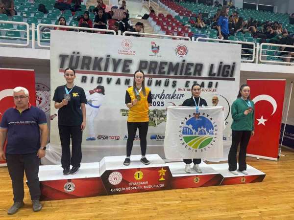 Sakarya'nın başarılı sporcuları Diyarbakır'da kürsüye çıktı