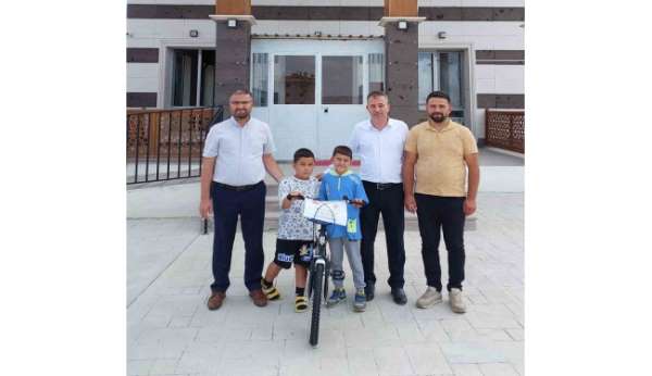 TDV Kütahya'dan trafik kazası geçiren çocuğa yeni bisiklet hediyesi