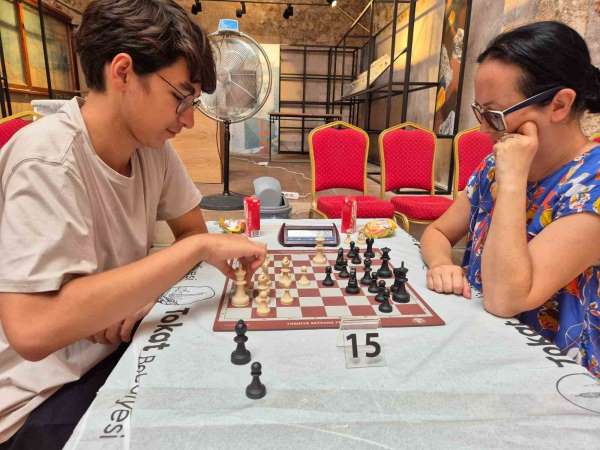 Tokat'ta gençler satrançla strateji ve zekada yarıştı