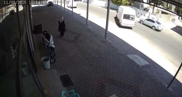 Yola kontrolsüz çıkan minibüs kazaya neden oldu