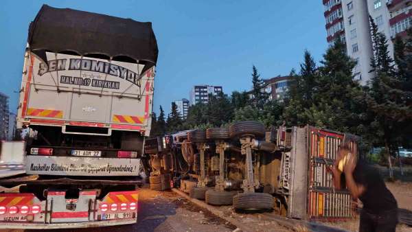 Adana'da zincirleme trafik kazası: 3 yaralı