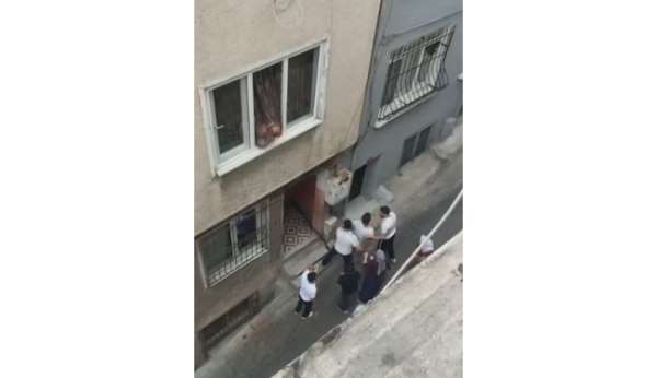 Beyoğlu'nda eniştesinin dükkanında saçını yaptırdı, para tartışması sonrası ortalık karıştı