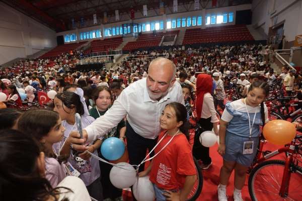 Canik'te 2 bin 500 çocuk hediyelerle buluşuyor
