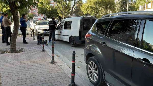 Husumetlisini sokak ortasında bıçaklayarak öldürdü: Saldırı anı kamerada