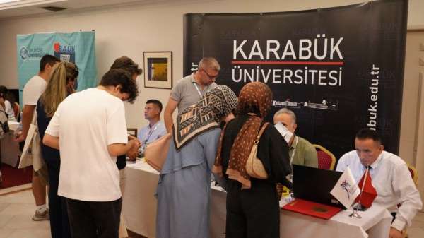 Karabük Üniversitesi tercih günlerinde İzmir'de adaylarla buluştu
