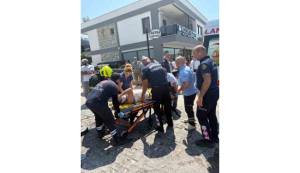 Kuşadası'ndaki kazada ters dönen otomobilin sürücü yaralandı