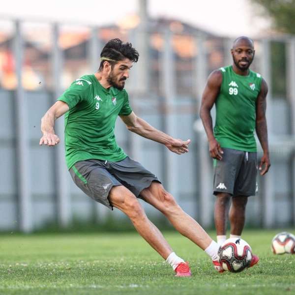 Bursaspor'da Kubilay Kanatsızkuş'un lisansı çıkmadı