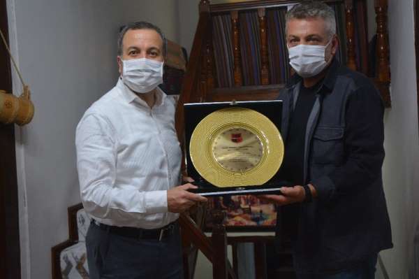 Isparta Emrespor'dan Milletvekili Gökgöz'e plaket