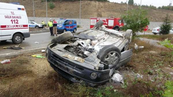 İzin dönüşü otomobiliyle takla atan astsubay ve ailesi yaralandı 