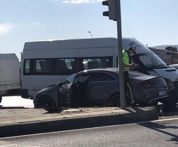 Sivassporlu Erdoğan Yeşilyurt trafik kazası geçirdi! 