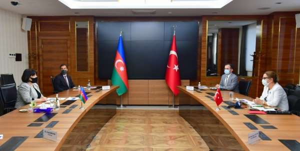 Ticaret Bakanı Pekcan, Azerbaycan Meclis Başkanı Gafarova ile görüştü