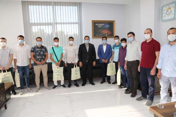 Üniversiteyi kazanan gençler Canpolat''la buluştu