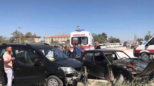 Biri 3 yaşındaki 2 kişi trafik kazasında yaralandı - Afyonkarahisar haber