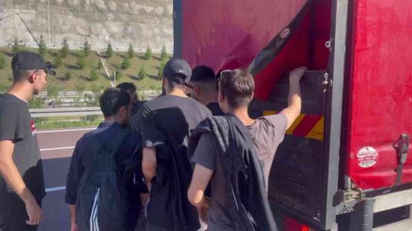 Deplasmana kamyonet kasasında gittiler - İstanbul haber