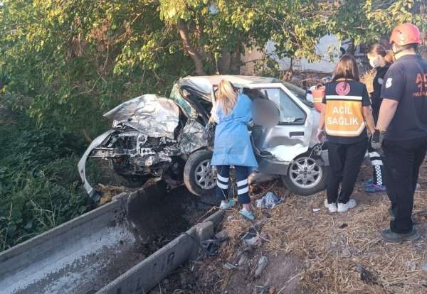 Foça'da trafik kazası: 1 ölü, 1 yaralı - İzmir haber