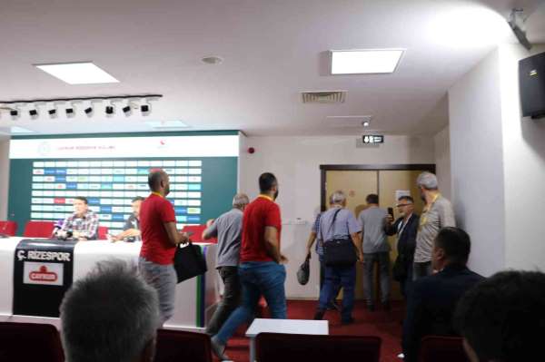 Gazeteciler Bayram Bektaş'ı protesto ederek salondan ayrıldı - Rize haber