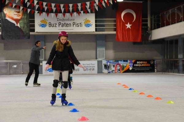 Muratpaşa Belediyesi'nden ücretsiz buz pateni kursu - Antalya haber