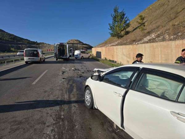 Amasya'da otomobil kamyona çarptı: 2 yaralı