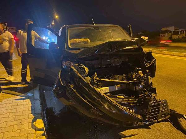 Antalya'da 3 aracın karıştığı kazada 5 kişi yaralandı