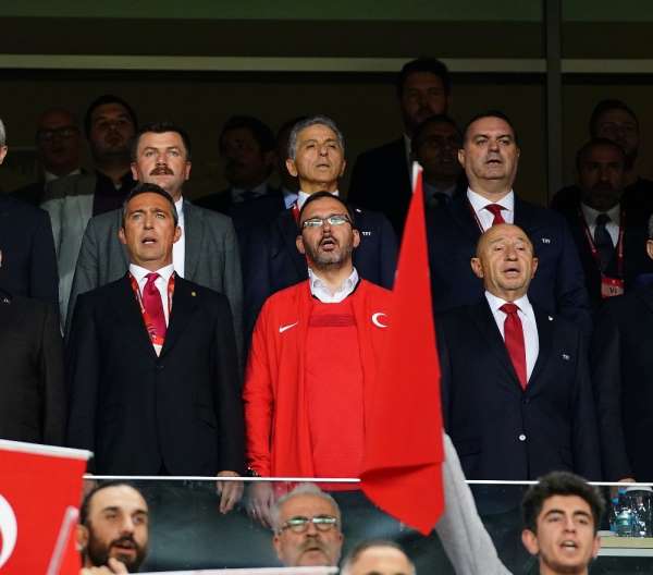 Bakan Kasapoğlu, başkanlarla maçı takip etti