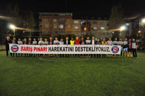 'Barış Pınarı Harekatı'na pankartlı destek