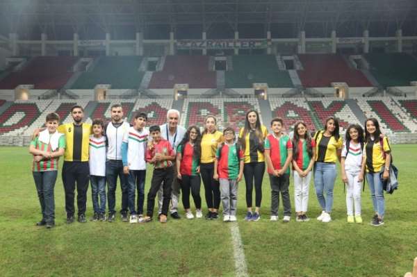 Görme engelli gençler ilk kez futbol maçına gitti
