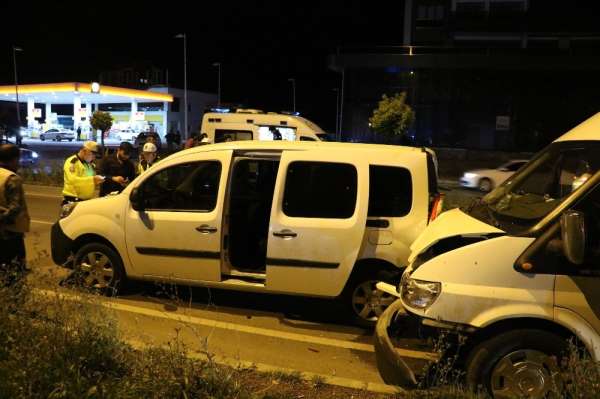 Sivas'ta trafik kazası: 2'si polis 3 yaralı 