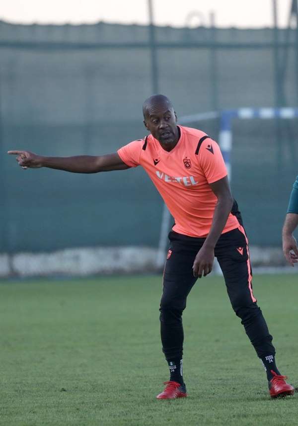 Eddie Newton, Trabzonspor'un iskeletini belirlemeye çalışıyor 