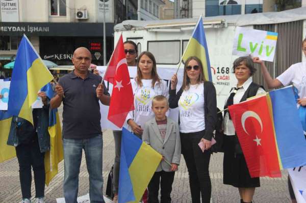 Samsun'daki Ukraynalılar füze saldırısını protesto etti