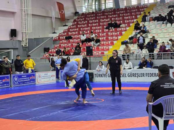 Yozgat'ta 27 ilden 580 sporcunun yarışacağı şampiyona başladı