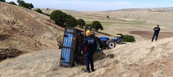 Muş'ta devrilen traktörün altında kalan sürücü ağır yaralandı