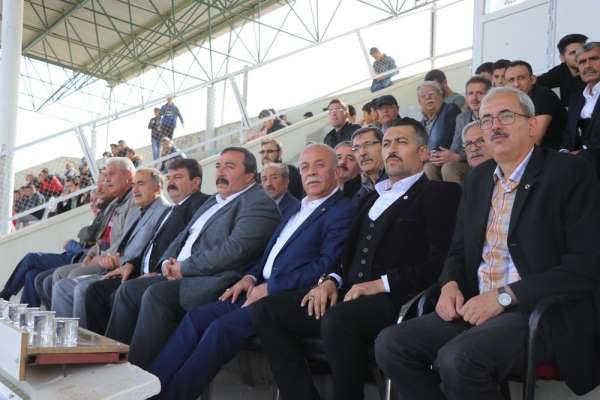 Dinar Belediye Spor Emirdağ Spor ile karşılaştı 