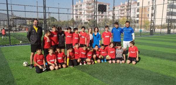 Medicana'dan minik sporculara beslenme semineri