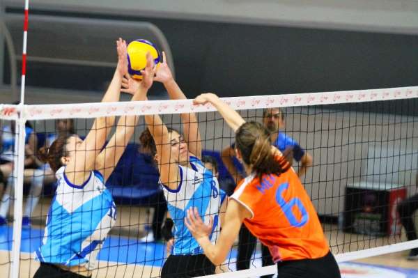 Büyükşehir Kadınlar Voleybol Takımı yoluna yenilgisiz devam ediyor