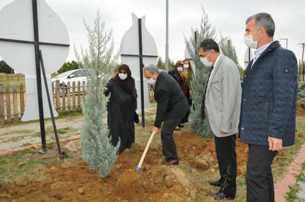 (Güncelleme) Akşehir'de 54 şehit için 54 fidan toprakla buluşturuldu
