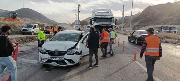 Amasya'da tır ve 4 otomobilin karıştığı zincirleme kaza: 5 yaralı