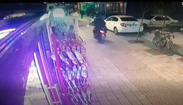Kadıköy'de restorana silahlı saldırı kameralara yansıdı