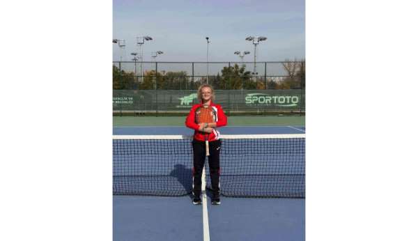 Antalyalı 16 yaşındaki tenisçi Zeynepsu, Tokyo Olimpiyatları için milli formayı giydi