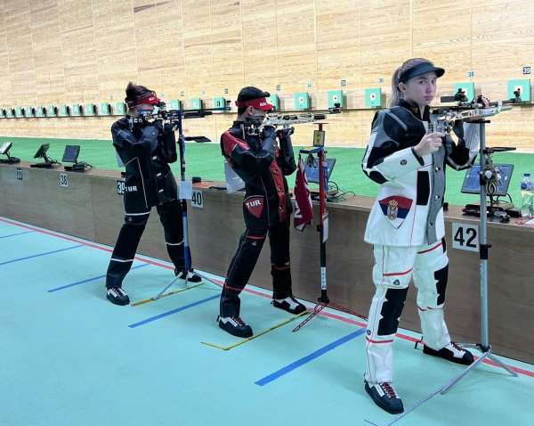 Erzincanlı milli sporcu Afal'dan Türkiye rekoru