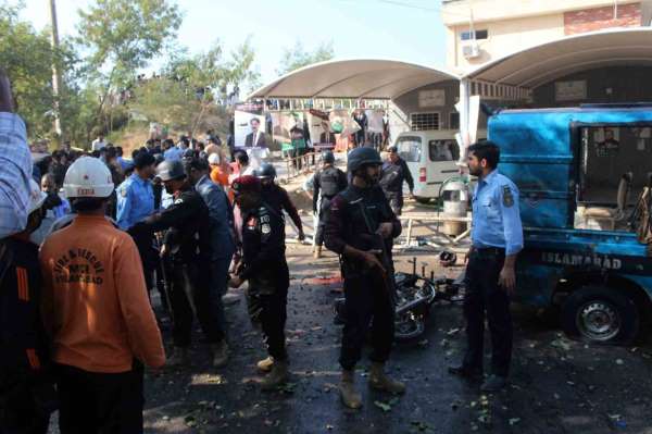 Pakistan'daki intihar saldırısını Pakistan Talibanı üstlendi