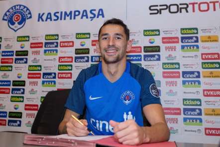 Kasımpaşa Sadiku ve Veigneau ile sözleşme yeniledi