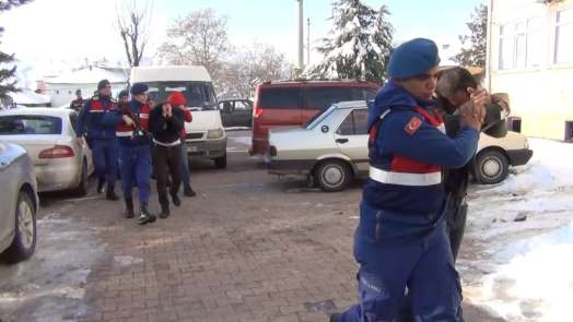 Şehit ailesini dolandırdığı iddia edilen 3 şüpheliye adli kontrol