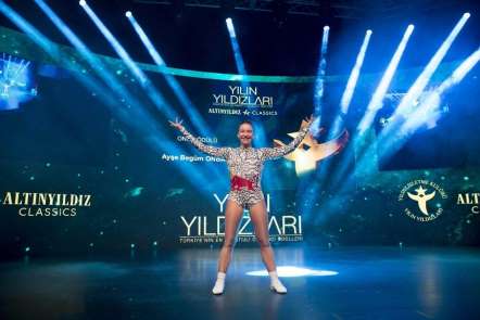 Ayşe Begüm Onbaşı 'Onur Ödülü' aldı