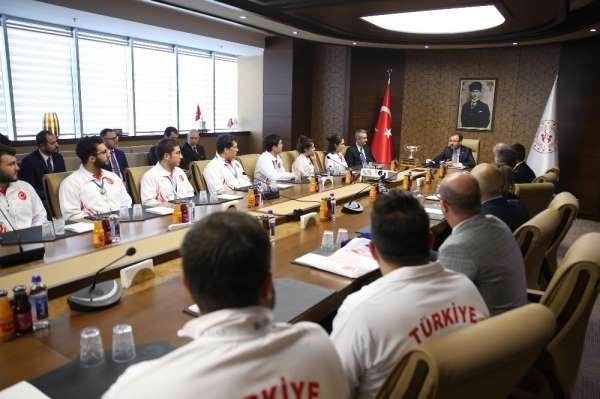 Bakan Kasapoğlu, Türkiye Sualtı Sporları Federasyonu'nu kabul etti 