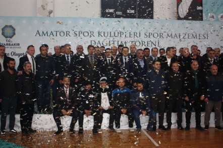 Büyükşehir Belediyesi 43 bin spor malzemesi dağıttı