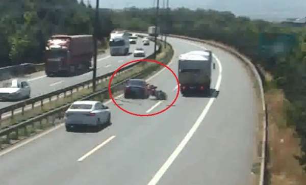 Kocaeli'de sürücülerin hatalarından oluşan kazalar kamerada 